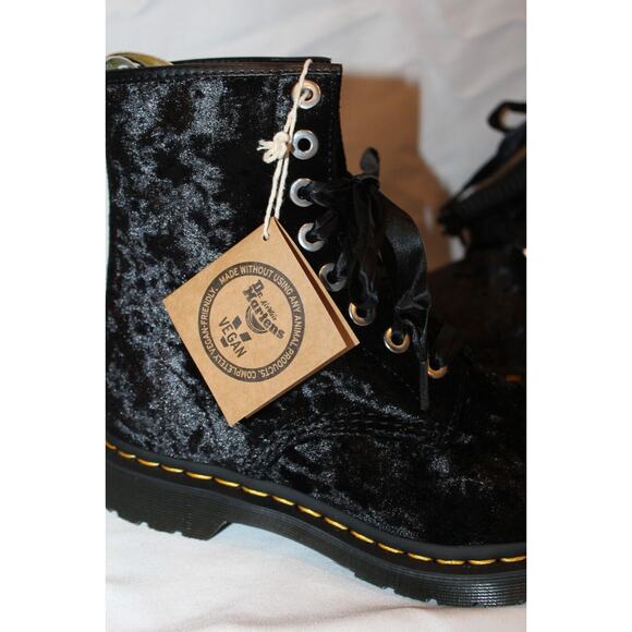 NIB DR. MARTENS‎ Airwair Vegan 1460 Black Velvet Crushed Velvet Boots - Picture 4 of 8